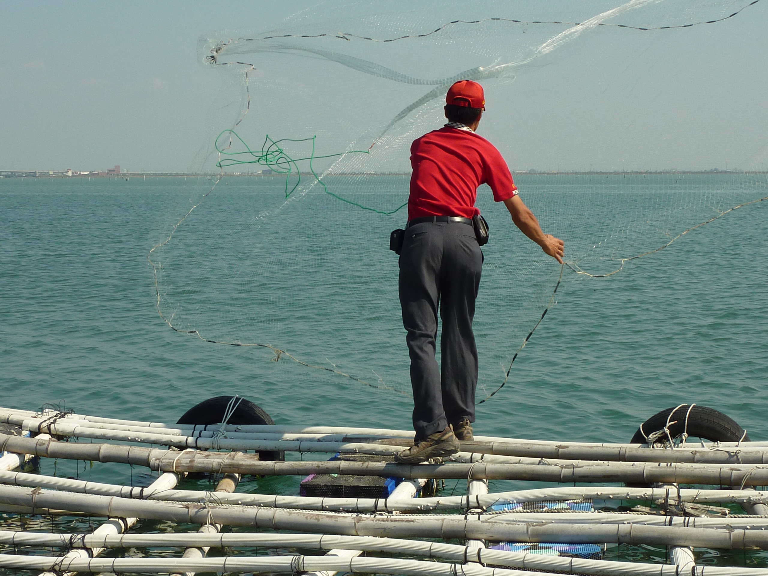 黄河渔民撒网图片图片